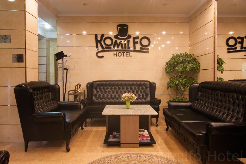 Komilfo Hotel Kischinau Exterior foto